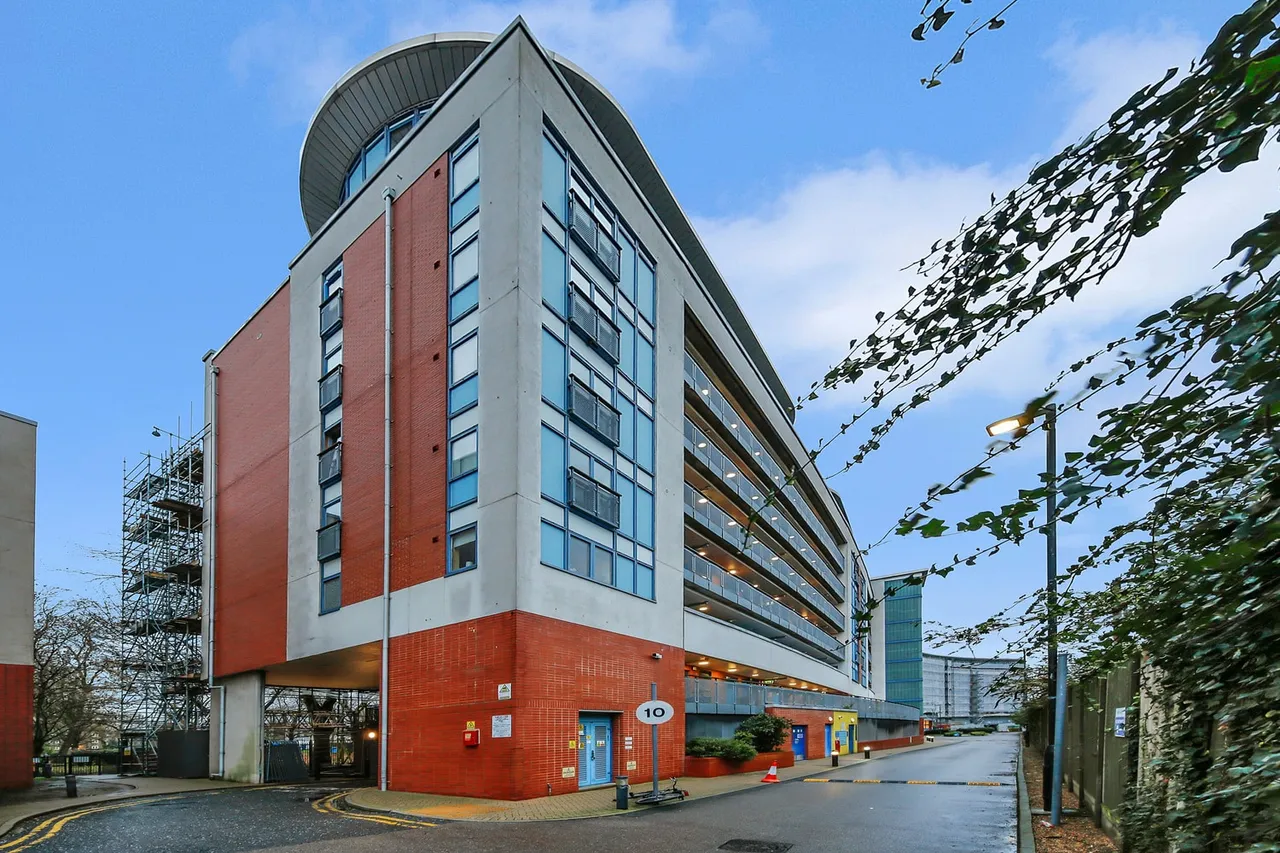 2 bed property for sale — Flat 31, Rathnew Court, 5 Meath Crescent, London, E2 0QG