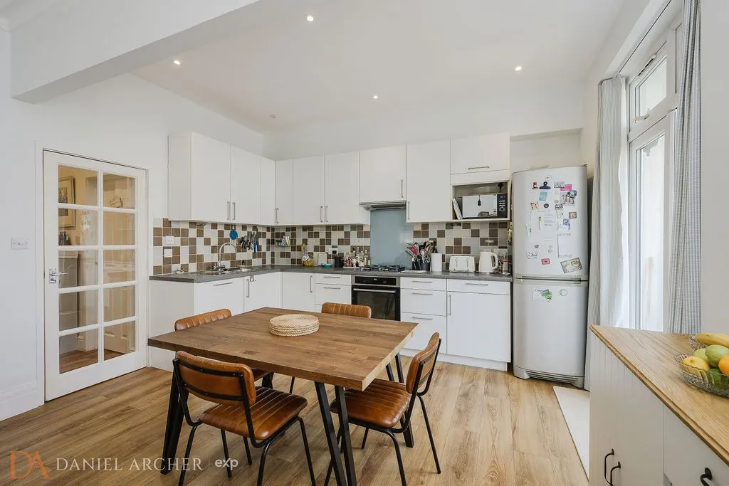 Laurel Road, West Wimbledon, SW20, photo 2