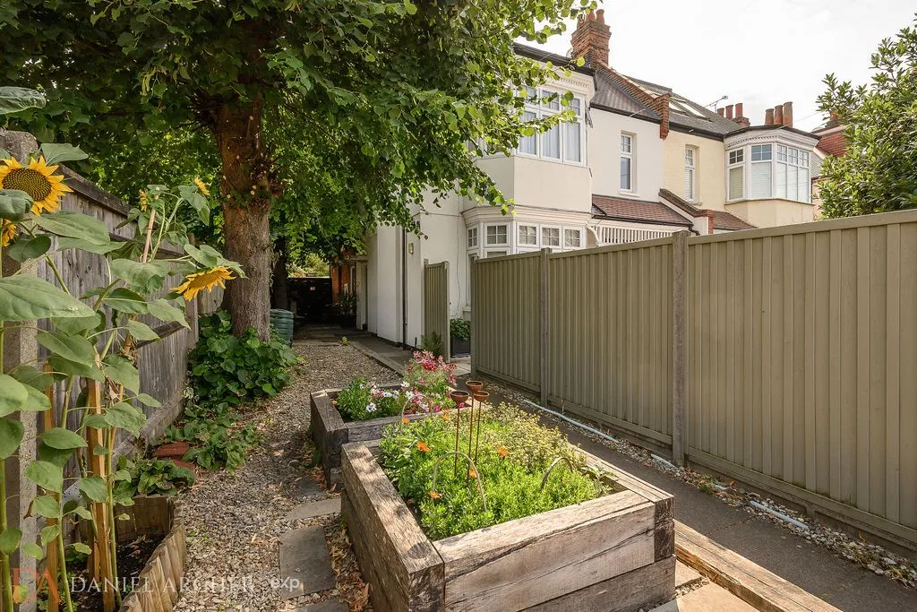 Laurel Road, West Wimbledon, SW20, photo 22