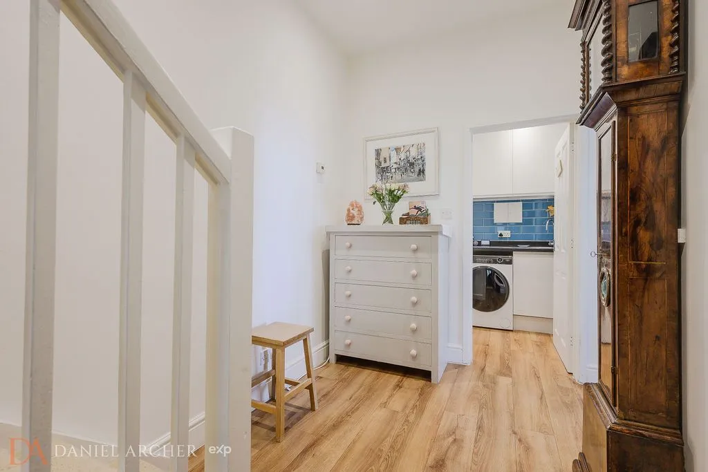Laurel Road, West Wimbledon, SW20, photo 11