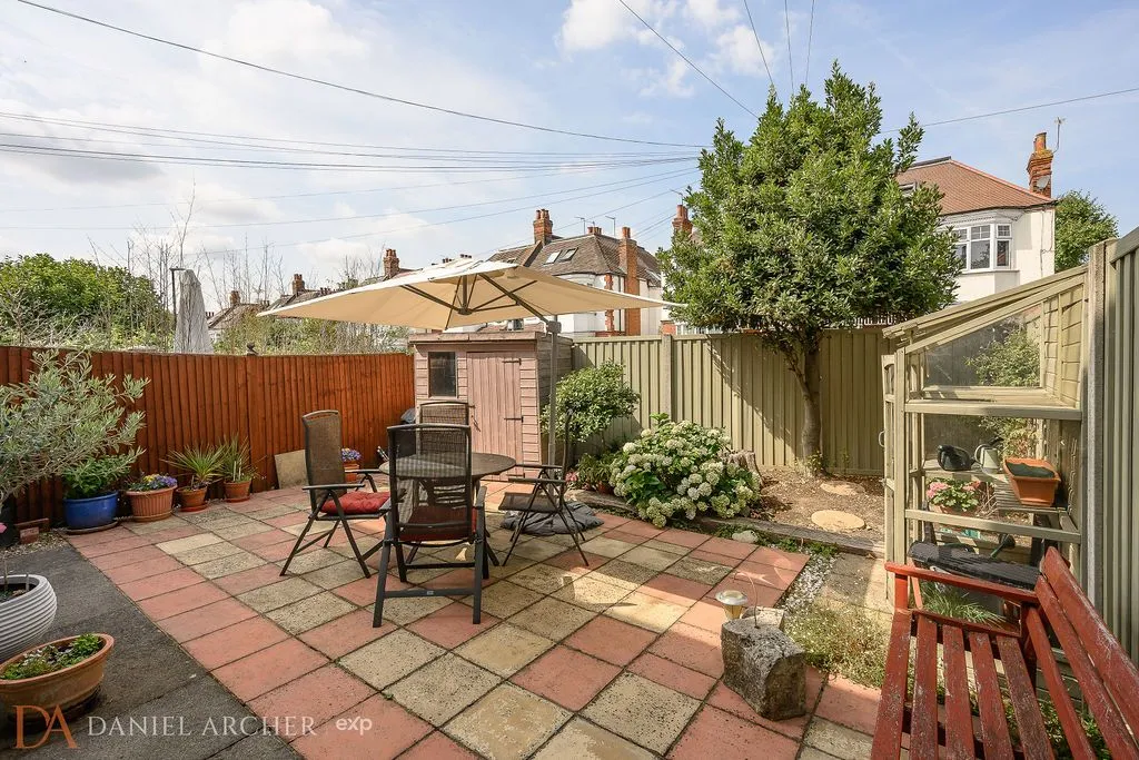Laurel Road, West Wimbledon, SW20, photo 24