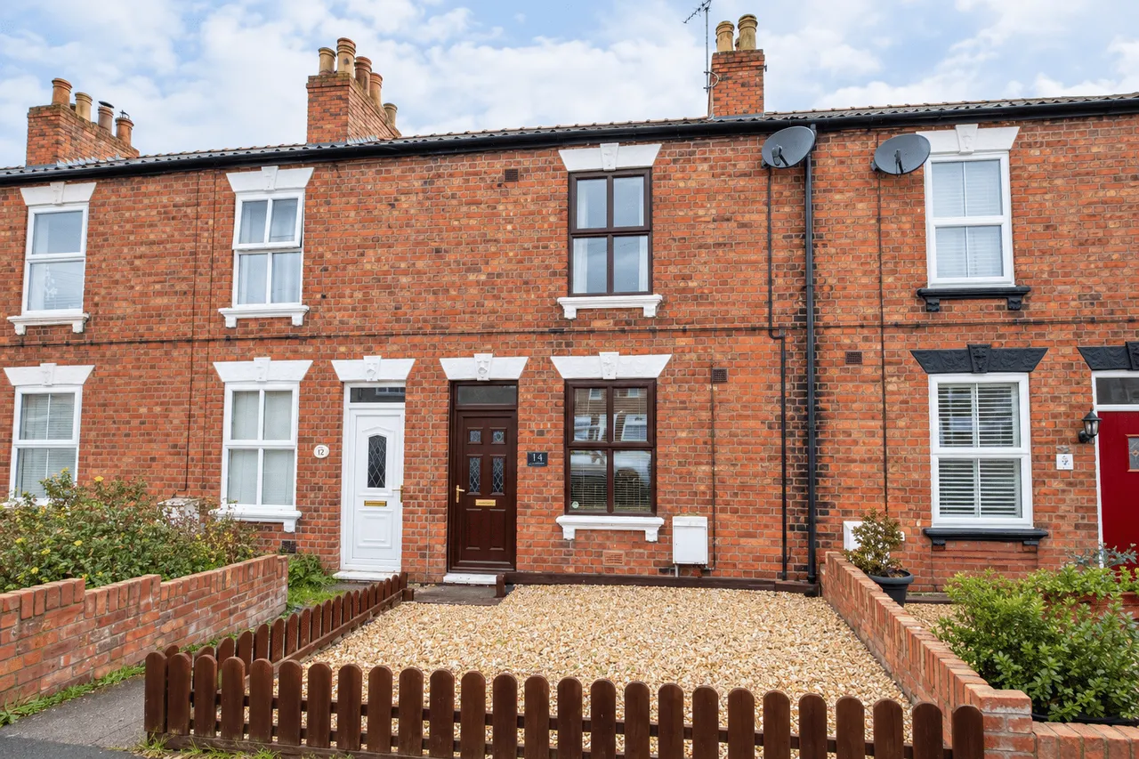 2 bed house to rent, New Trent Street, Ealand, DN17