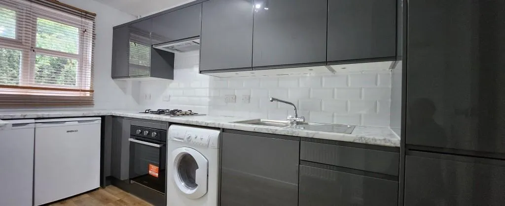 Markham Road, Capel, RH5, photo 3