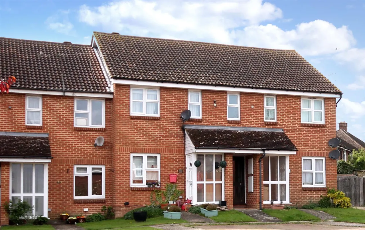 1 bed flat for sale, Markham Road, Capel, RH5