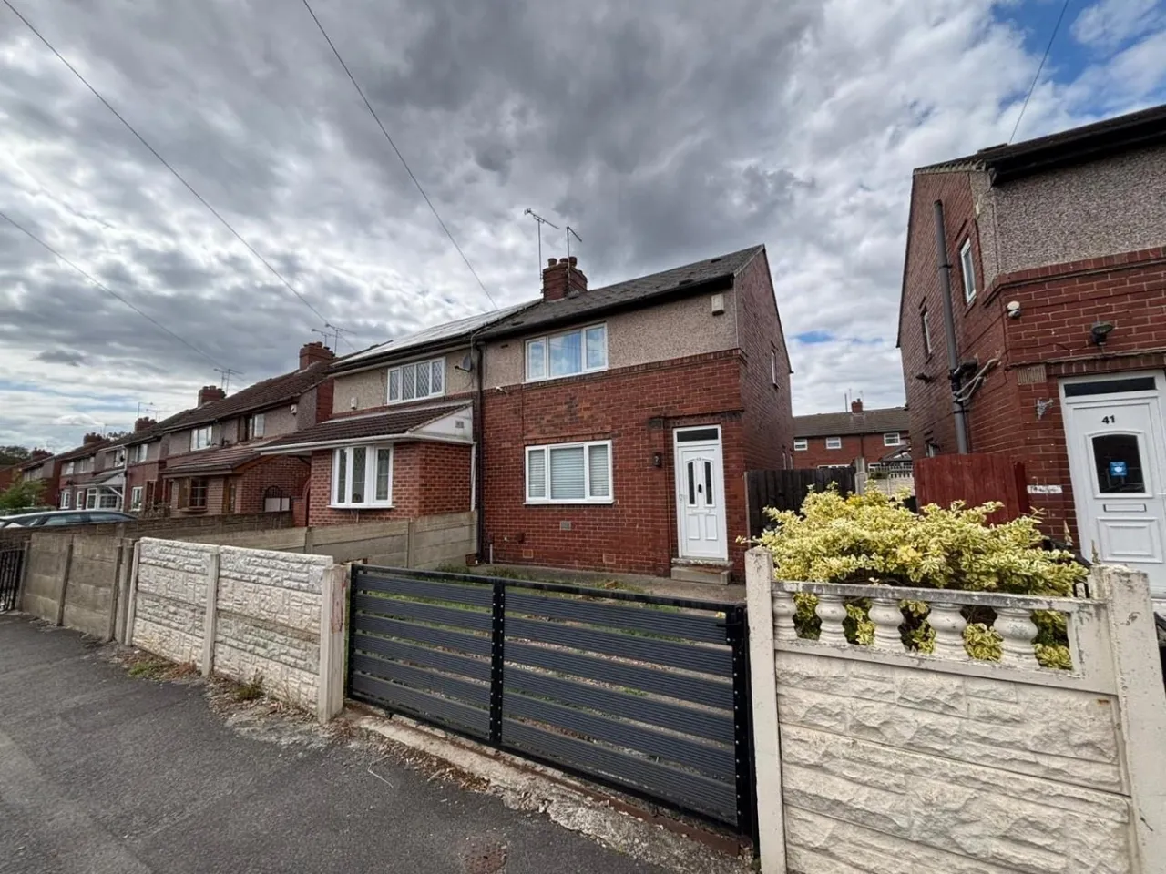 2 bed house to rent — Wike Road, Barnsley