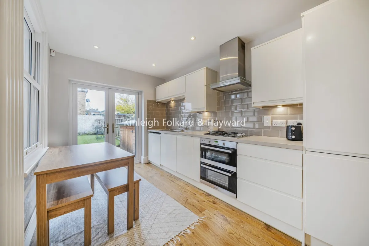 2 bed house to rent — Napier Road, Bromley, Kent, BR2