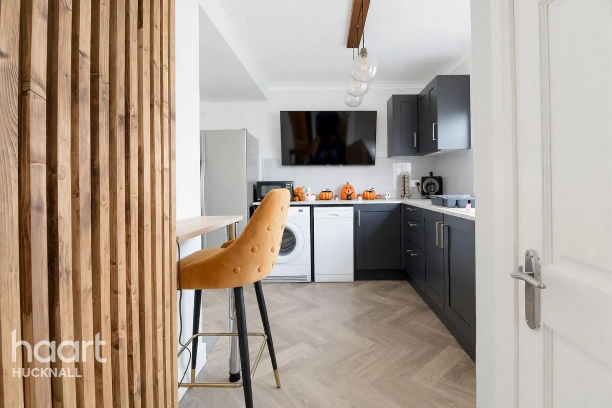 Shaw Crescent, Nottingham, NG15, photo 5