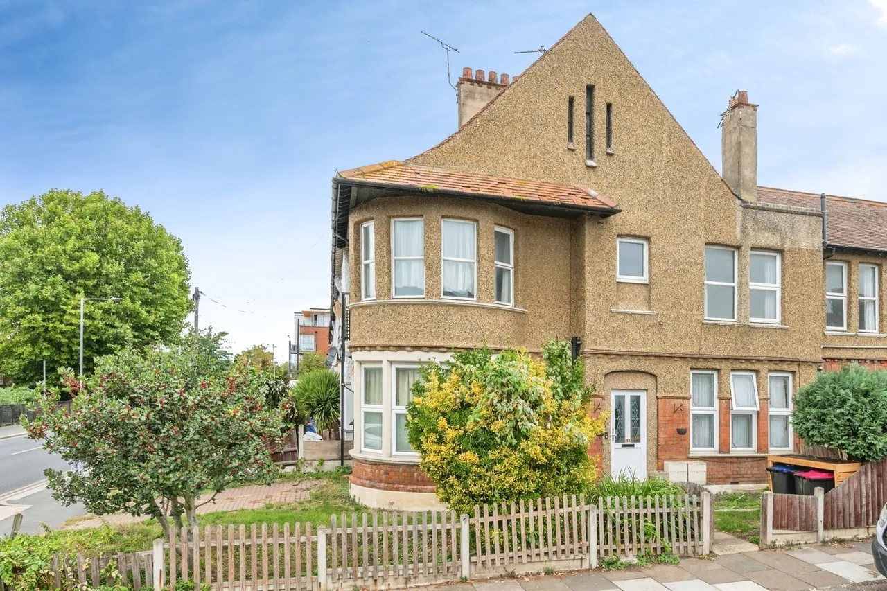 2 bed flat for sale, Woodgrange Drive, Southend-on-Sea, SS1