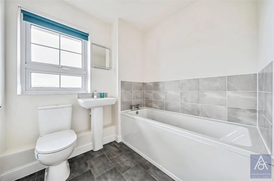 Kings Sutton Square, Buckingham, MK18, photo 12