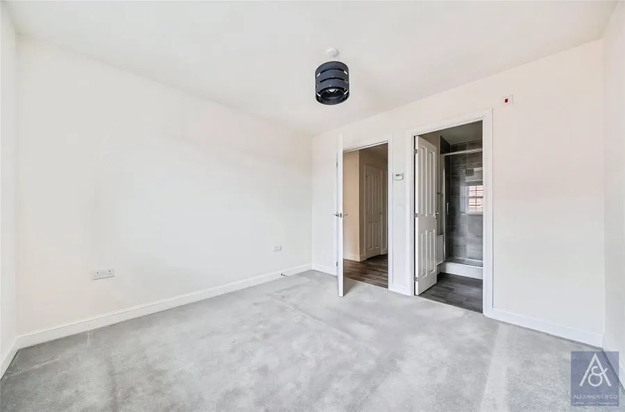 Kings Sutton Square, Buckingham, MK18, photo 5
