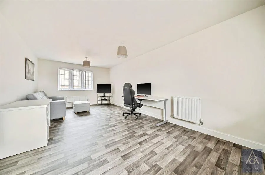 Kings Sutton Square, Buckingham, MK18, photo 18