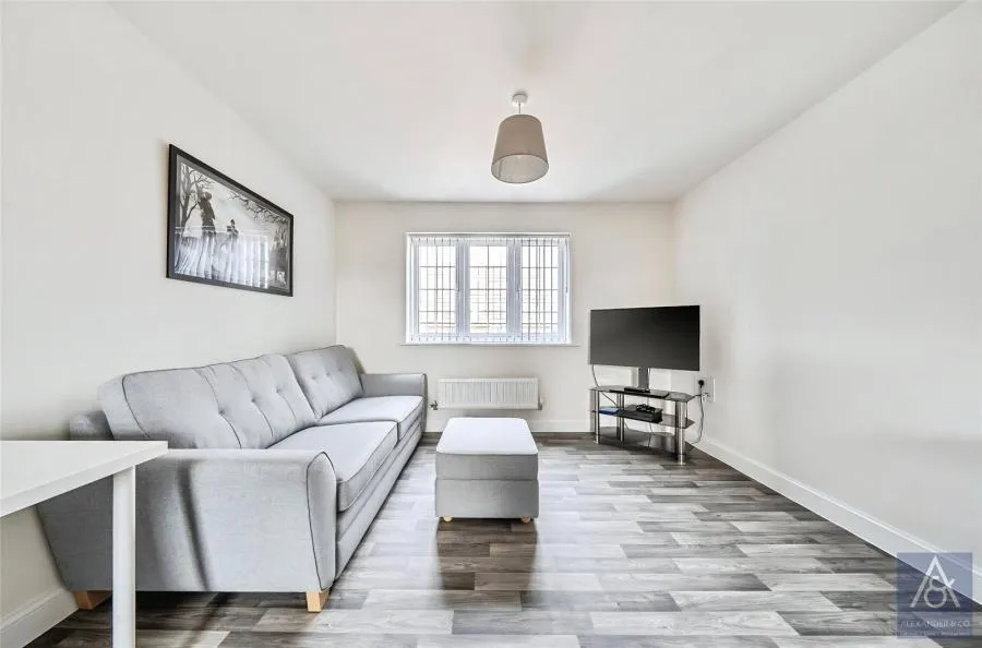 Kings Sutton Square, Buckingham, MK18, photo 3