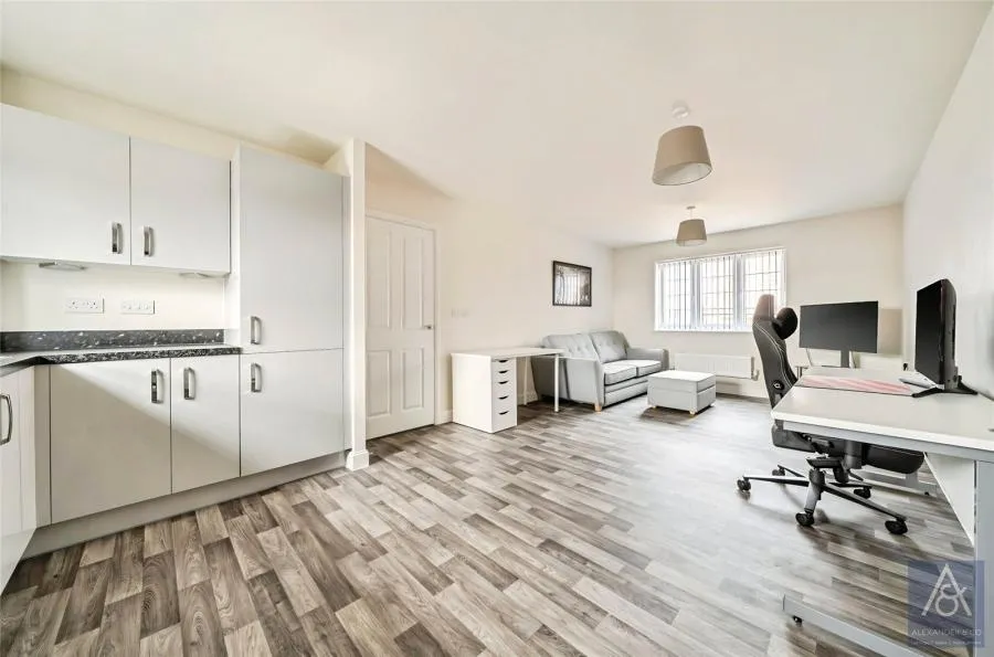 Kings Sutton Square, Buckingham, MK18, photo 9