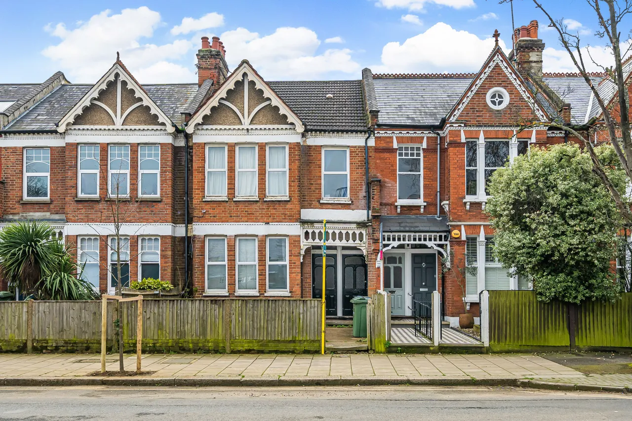 3 bed flat to rent, London, SW12