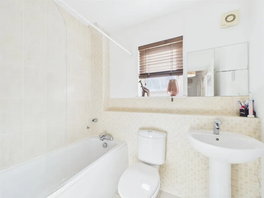 Gauntlet Road, Brockworth, photo 16