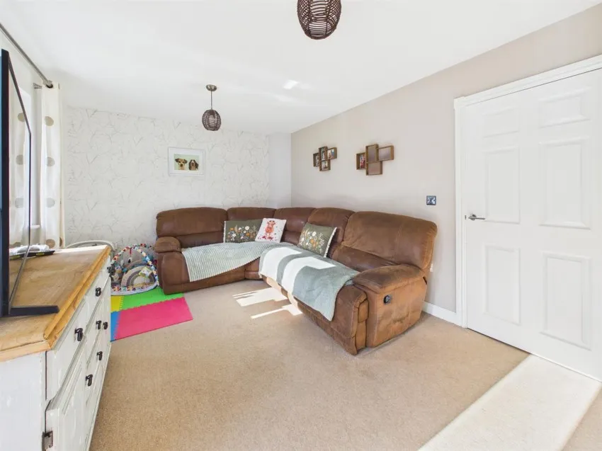 Gauntlet Road, Brockworth, photo 8