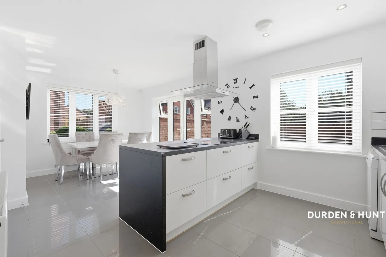 Abingdon Close, Basildon, SS15, photo 2