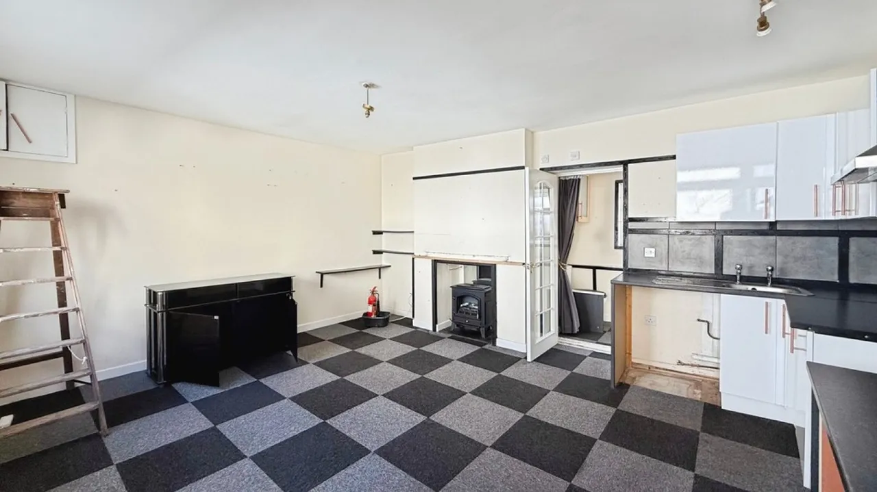 Maristow Street, Westbury, photo 2