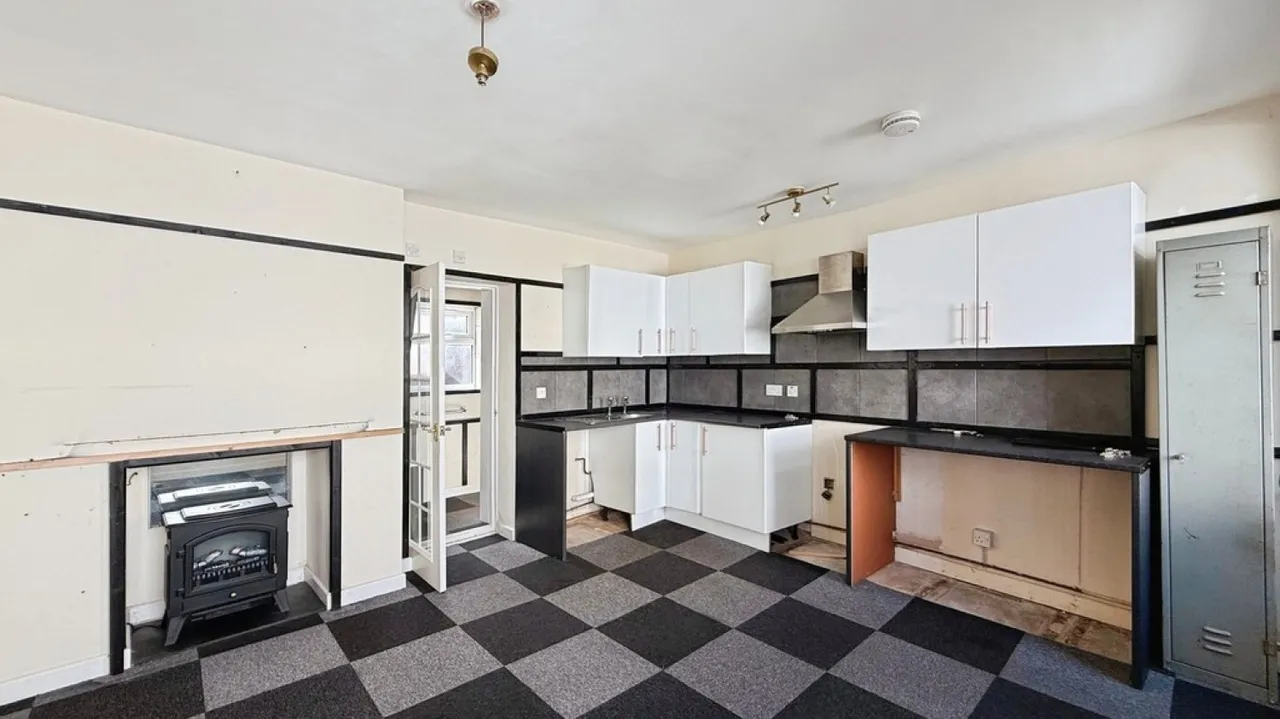 Maristow Street, Westbury, photo 4