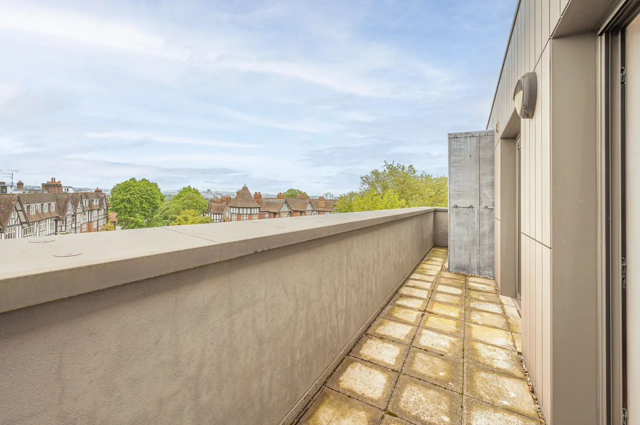 Flat 18 Cascades Apartments, 368-370 Finchley Road, London, photo 8