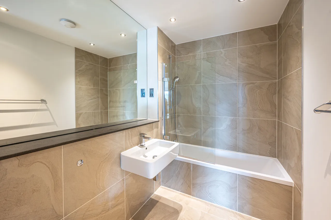 Flat 18 Cascades Apartments, 368-370 Finchley Road, London, photo 4