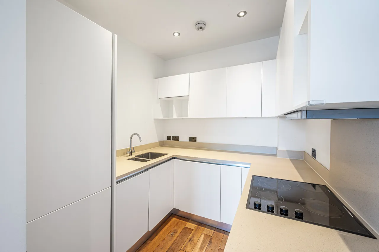 Flat 18 Cascades Apartments, 368-370 Finchley Road, London, photo 3