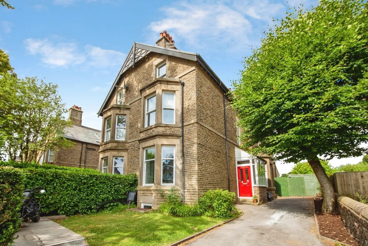 5 bed house for sale — White Knowle Road, Buxton, Derbyshire, SK17