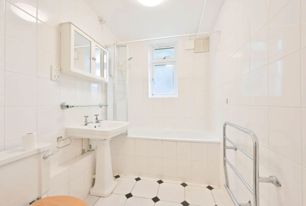 Holt Close, Elstree, WD6, photo 4
