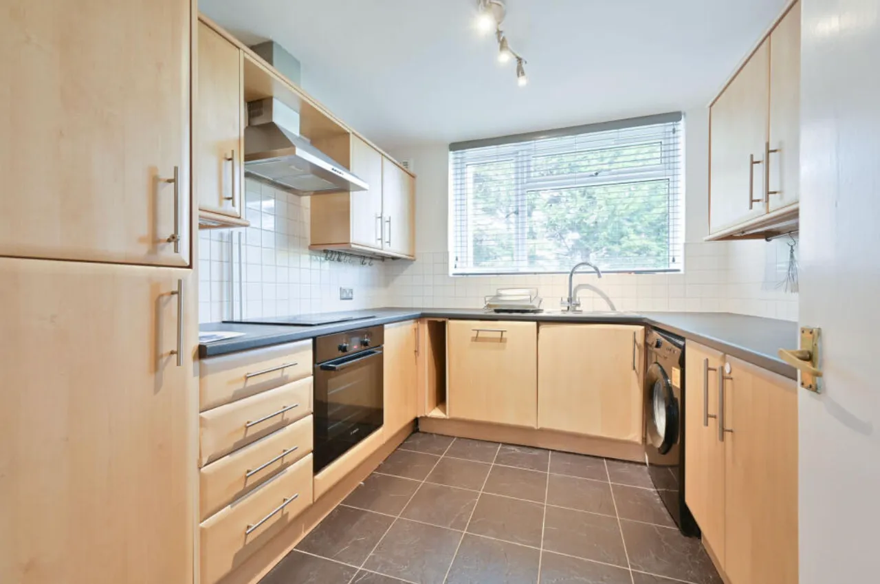 Holt Close, Elstree, WD6, photo 2
