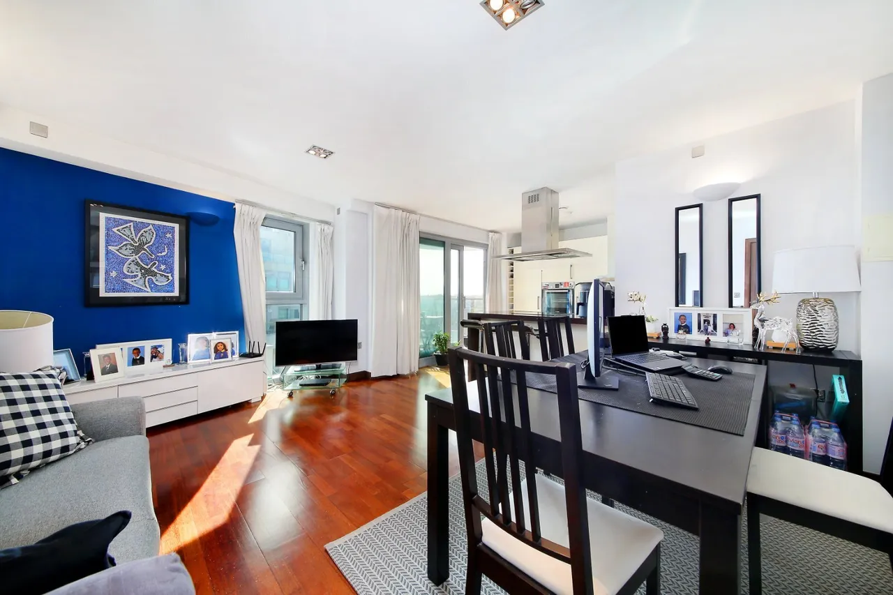 2 bed flat for sale, Bridges Court Road, London, SW11