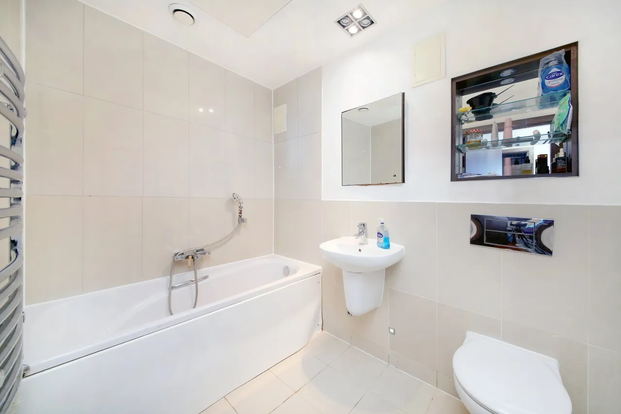 Bridges Court Road, London, SW11, photo 5