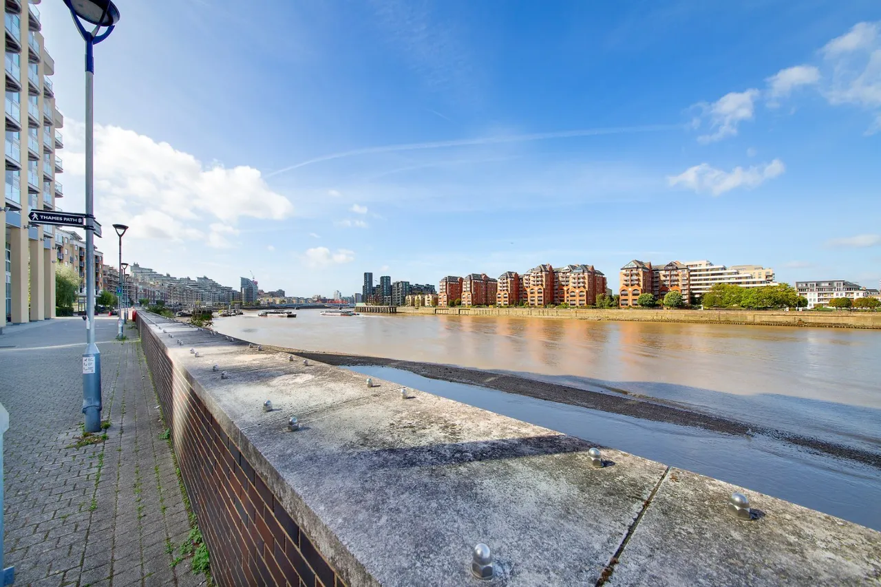 Bridges Court Road, London, SW11, photo 11