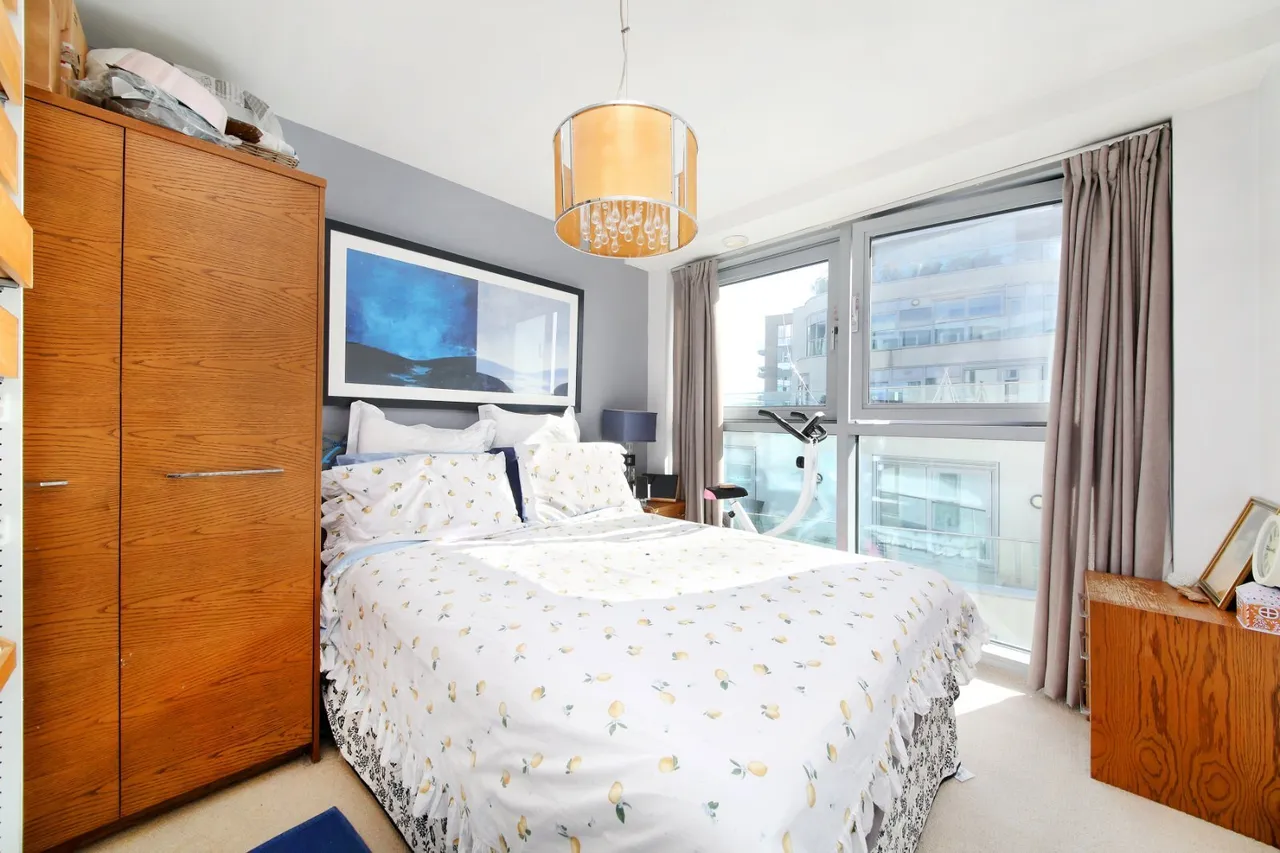 Bridges Court Road, London, SW11, photo 4