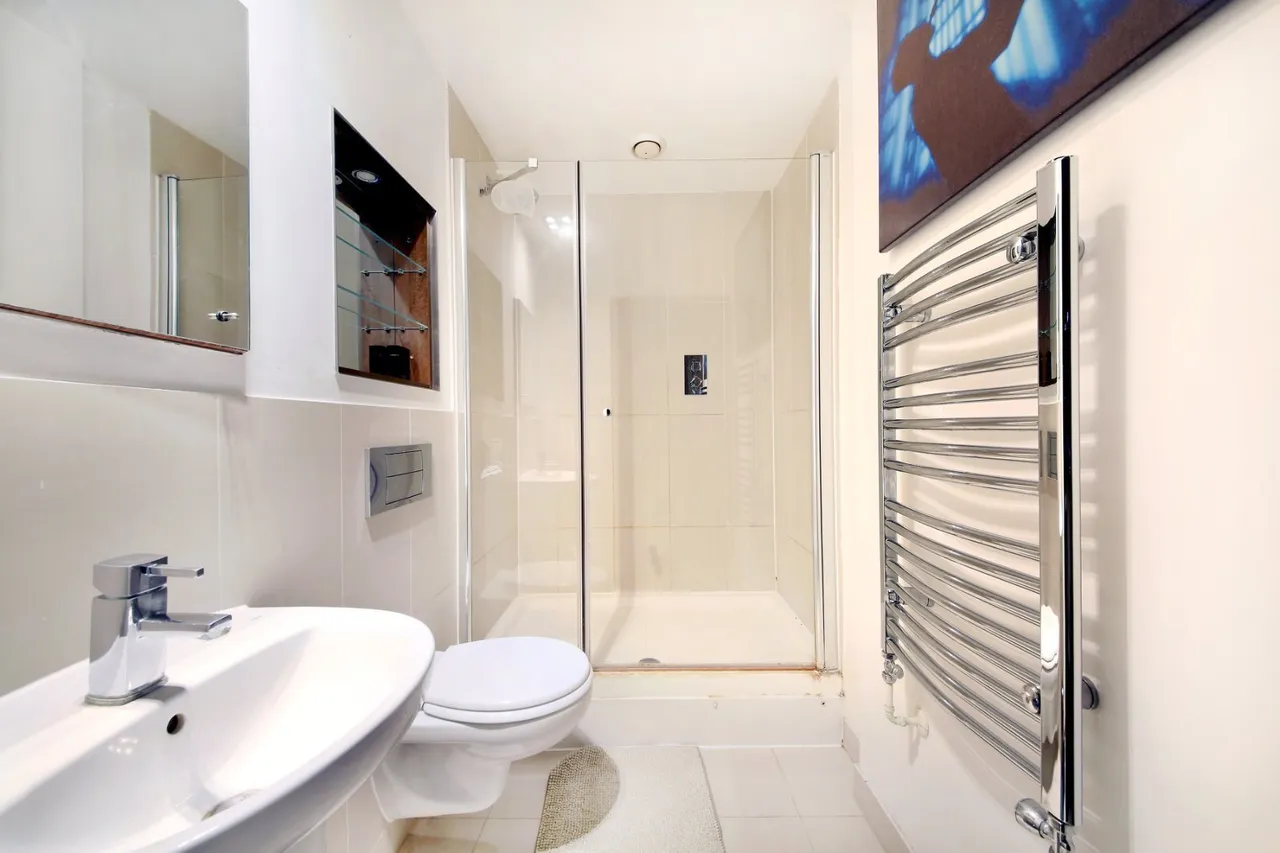 Bridges Court Road, London, SW11, photo 9