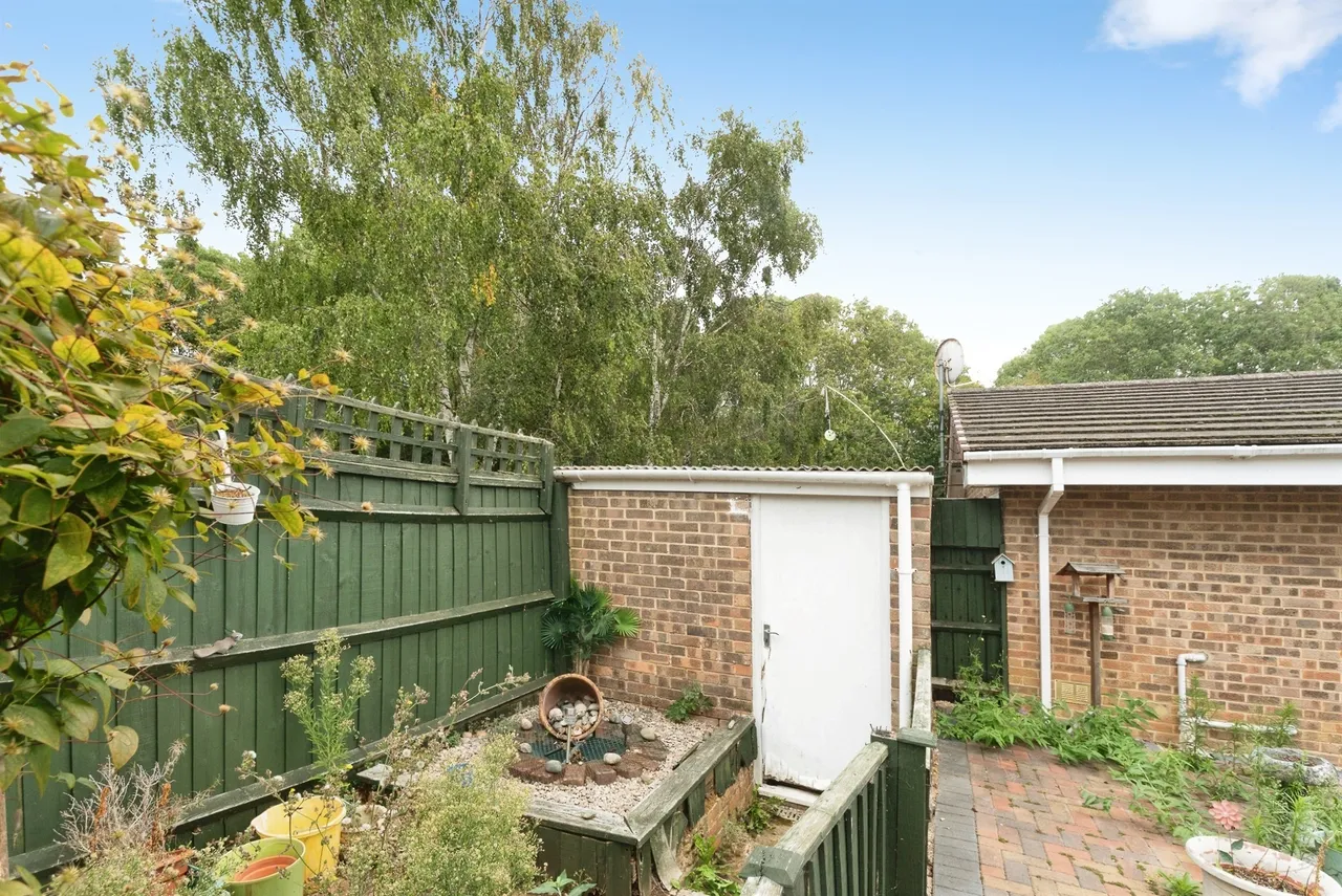 Barrington Close, Swindon, SN3, photo 12