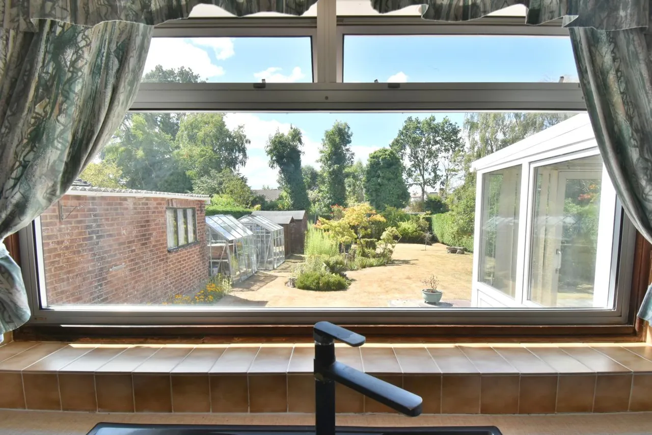 Hadrian Close, BH22, photo 6