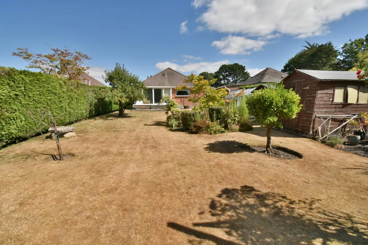 Hadrian Close, BH22, photo 4