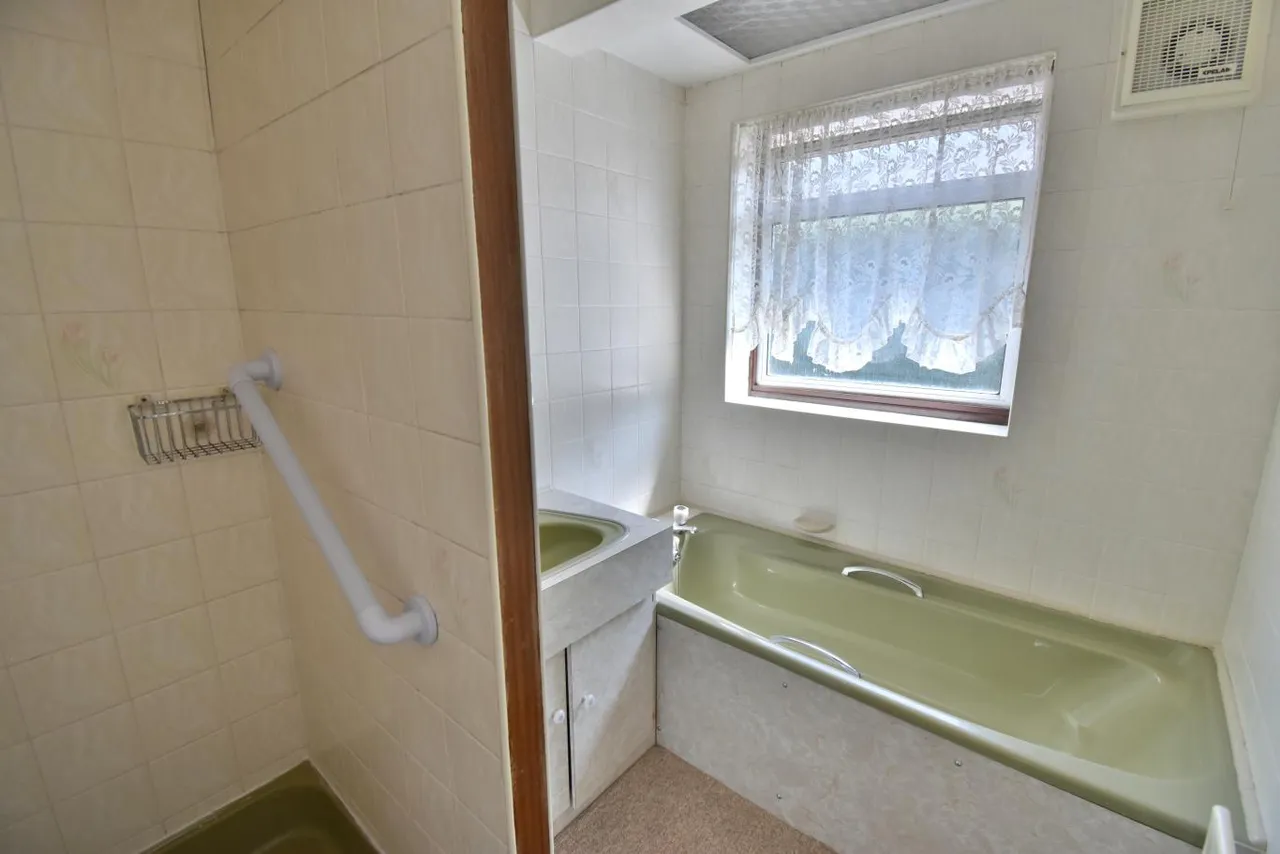 Hadrian Close, BH22, photo 15