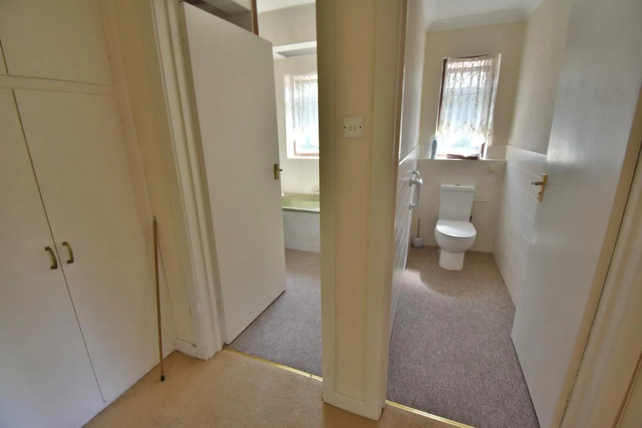 Hadrian Close, BH22, photo 16