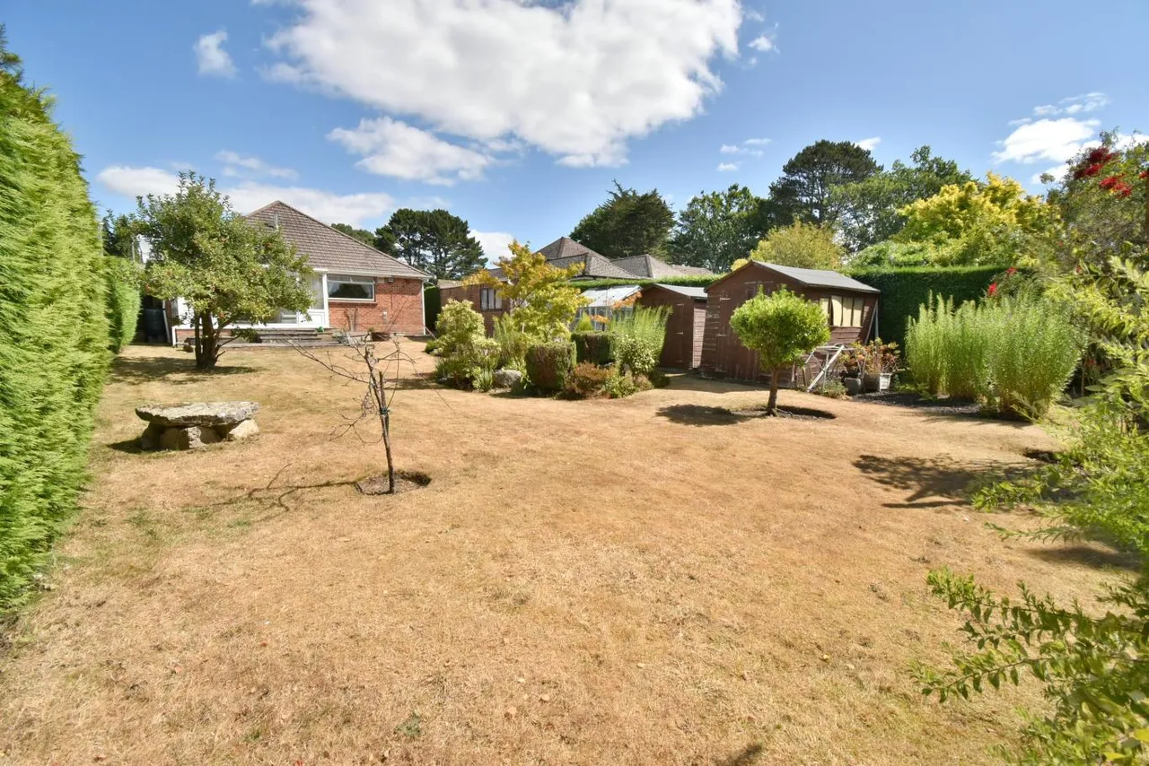 Hadrian Close, BH22, photo 17