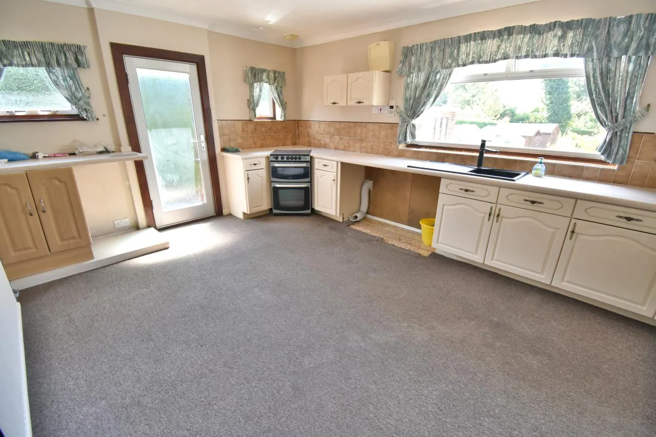 Hadrian Close, BH22, photo 7
