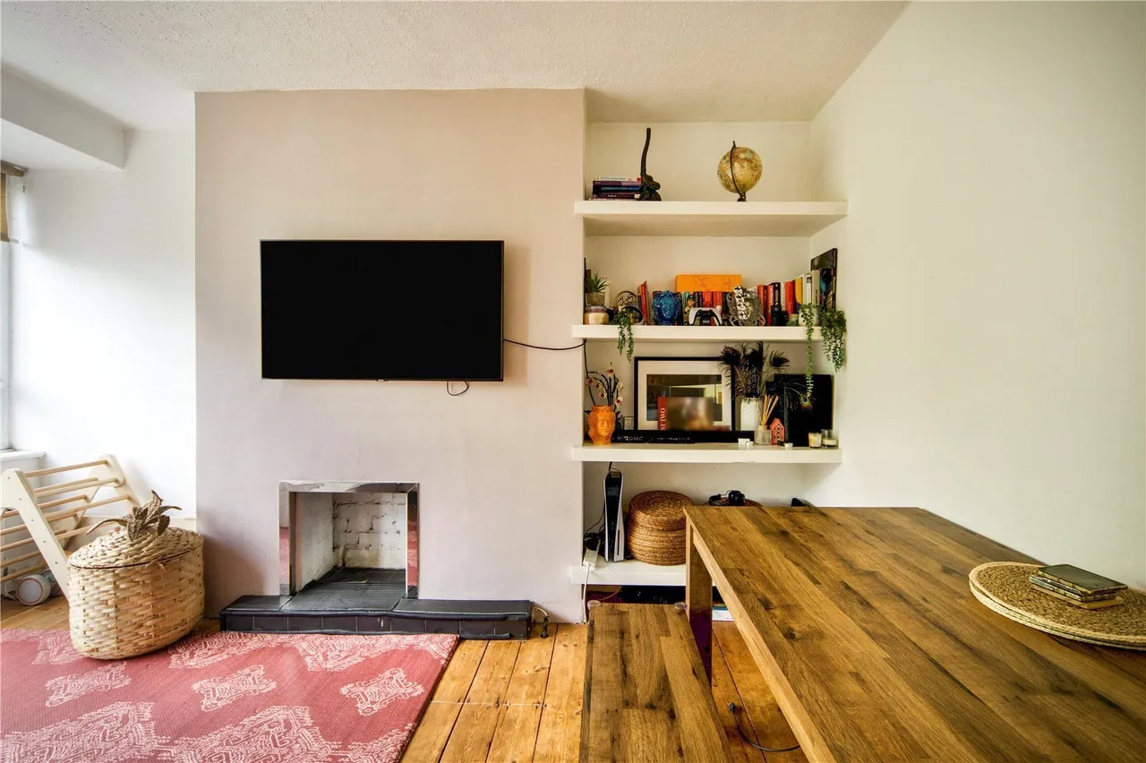 High Road, London, N12, photo 3