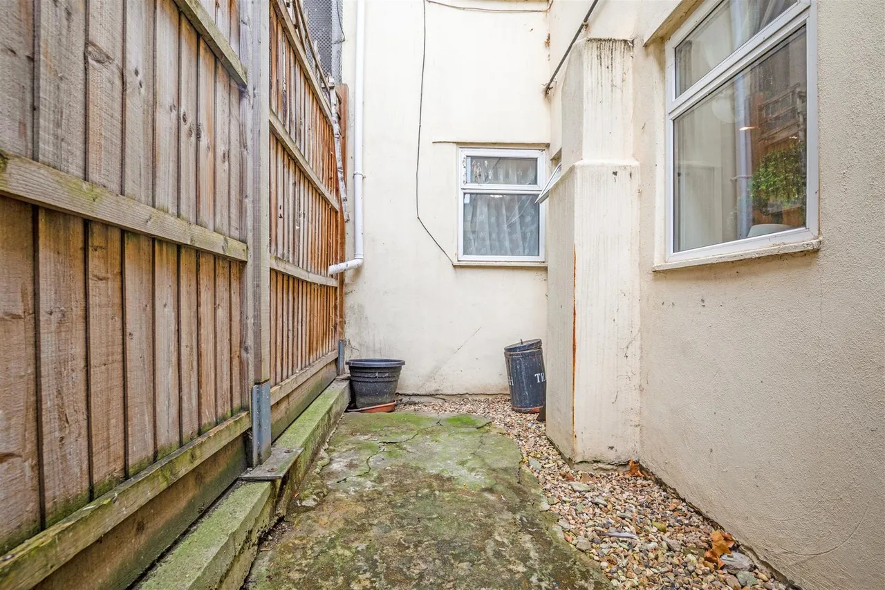Albert Road, North Woolwich, E16, photo 5