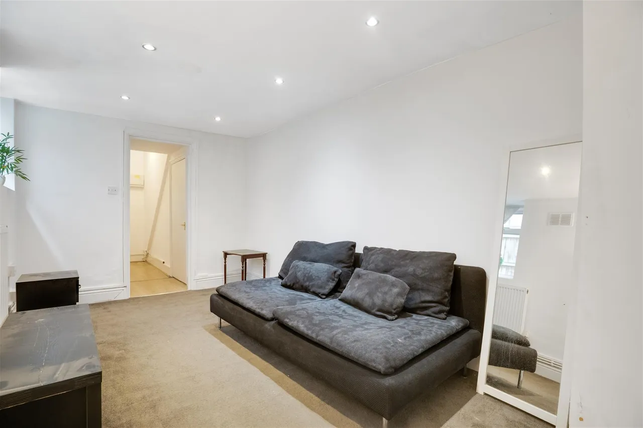Albert Road, North Woolwich, E16, photo 2