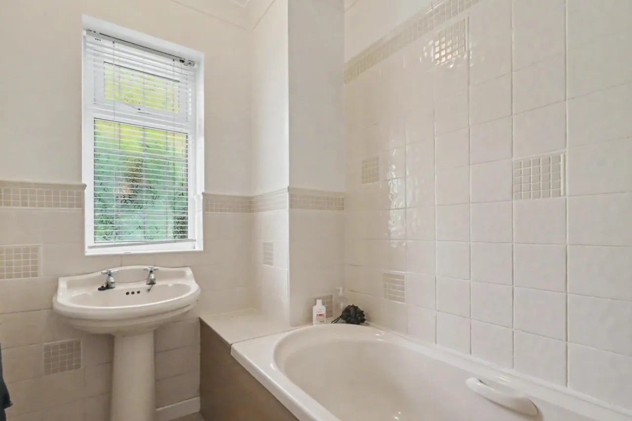 Holmes Chapel Road, Congleton, photo 13