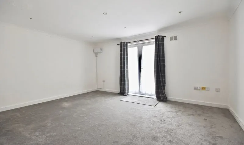 Leret Way, Royal Swan Quarter Leret Way, KT22, photo 3