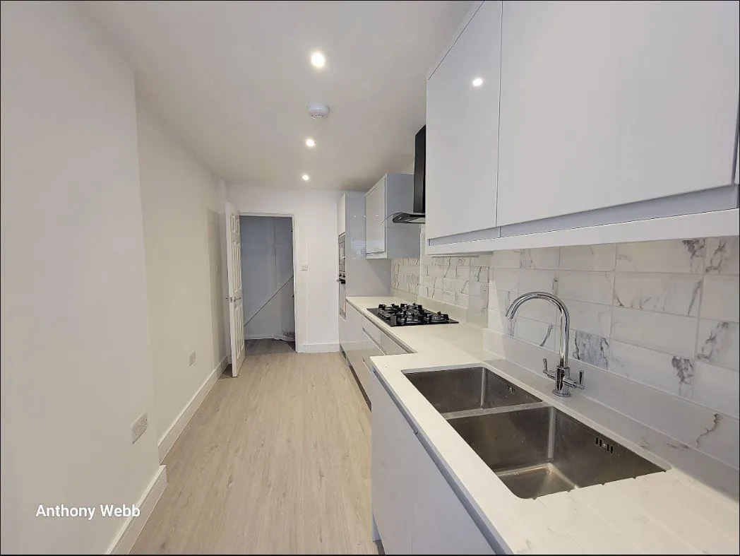 Petersfield Close, London, N18, photo 5