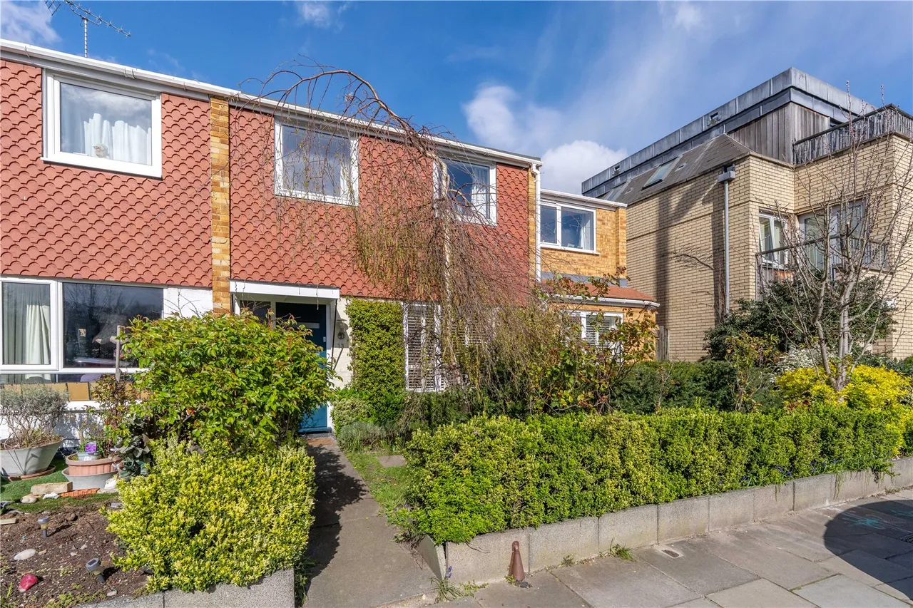 4 bed house for sale — Hampton Road, Hampton Hill, TW12 1JN