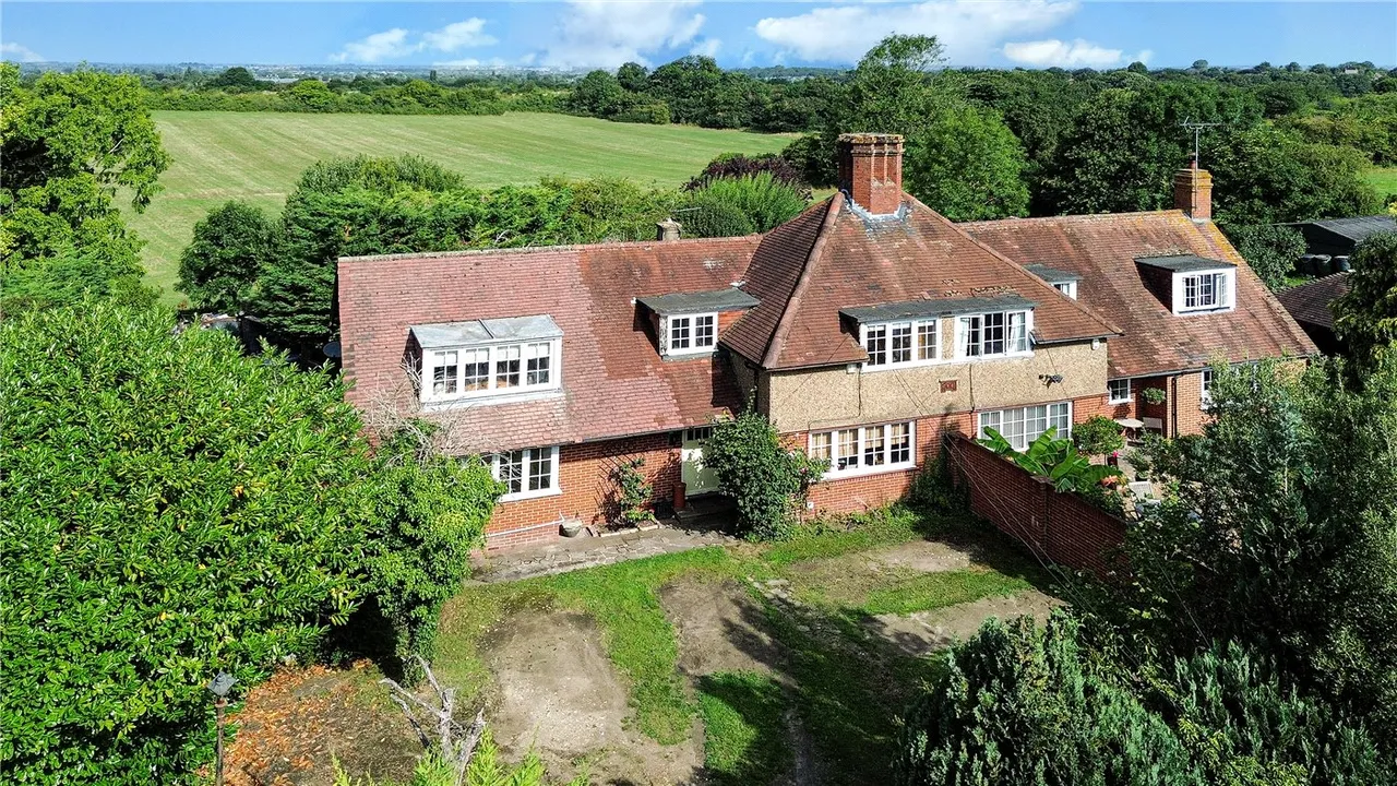 North Looe, Reigate Road, Epsom, Surrey, KT17, photo 2
