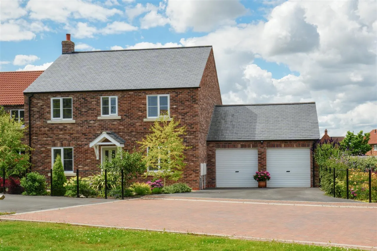 4 bed house for sale — Pond View, Tollerton, York